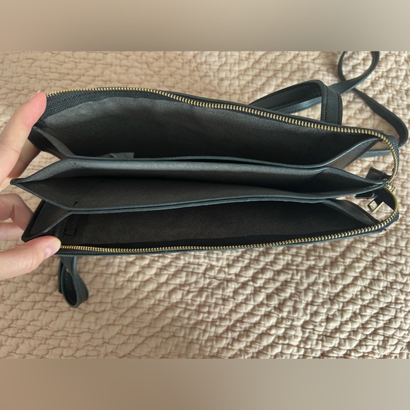 Banana Republic Black Crossbody Bag - Picture 3 of 3